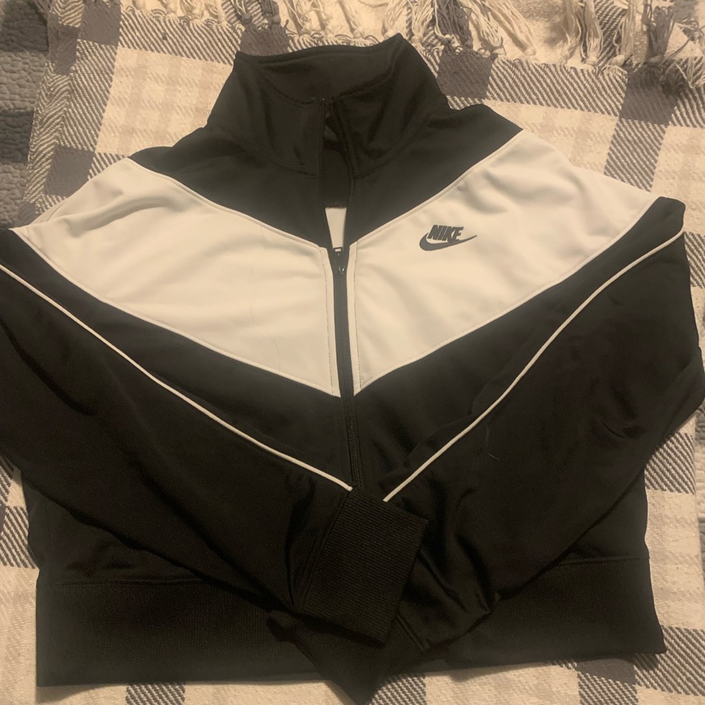 Nike Cropped Zip Up Jacket